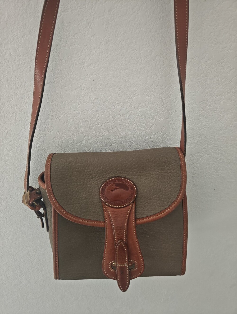 Vintage Dooney & Bourke Weather Leather Purse Crossbody Bag - Picture 2 of 5